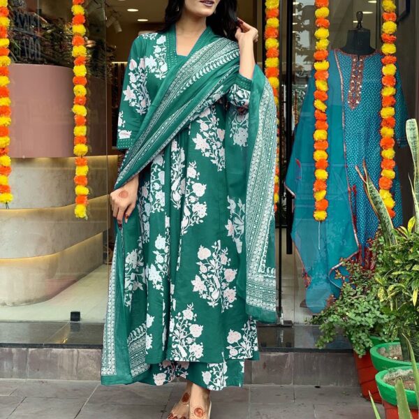 The perfect of traditional wear New alia kurta set with new style colours