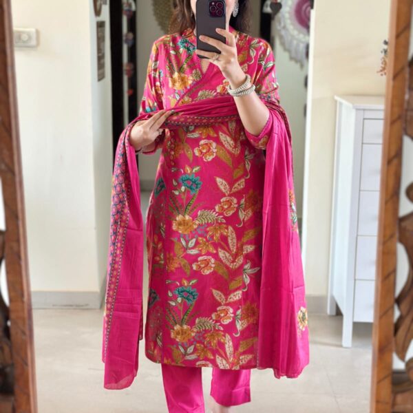 Featuring beautiful Heavy Suit Set which  kurta Bottom Dupatta