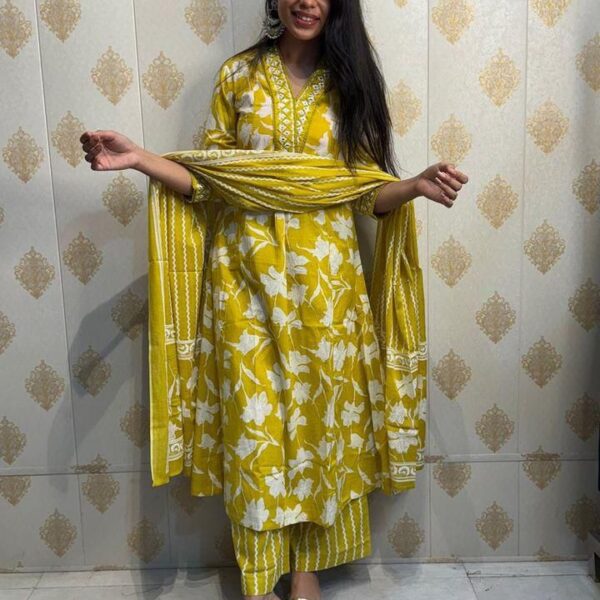 traditional KURTA PENT WITH DUPATTA SUIT SET Floral prited