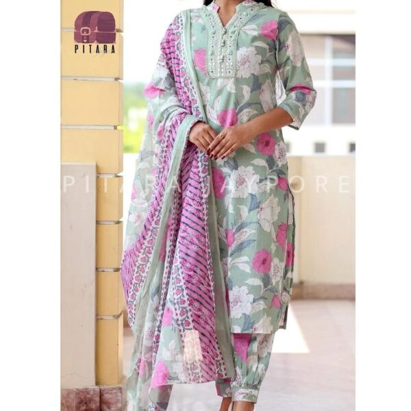 The perfect of traditional wear New straight kurta set with new style in saganeri block  print