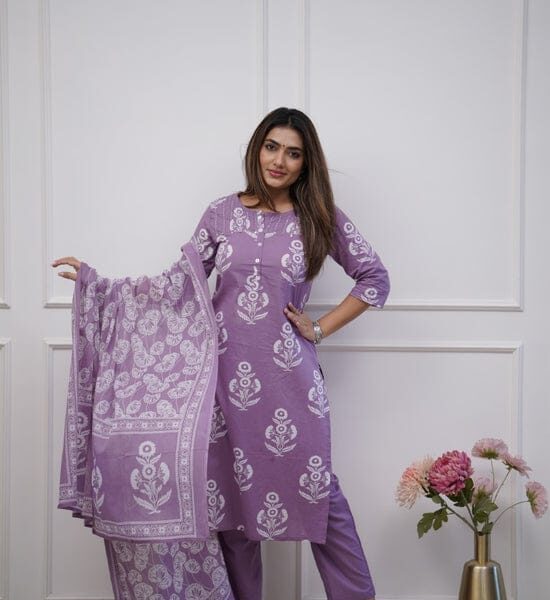 Featuring flowy pattern kurta with straight pants and matching dupatta, this set is exclusively made with Cottan 60×60 fabric.