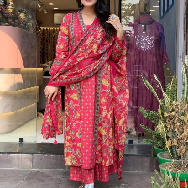Beautiful kurta with pant dupatta set in coloaur  Cotton fabric beautiful print all over with stylish pant