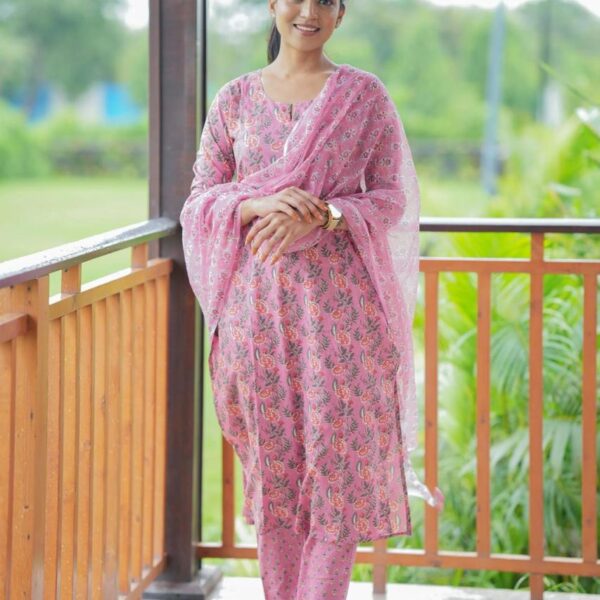 magic to your ethnic Heavy Cotton  Pure fine Cotton fabric Kurti with Pant with cotton 100-100 Dupatta