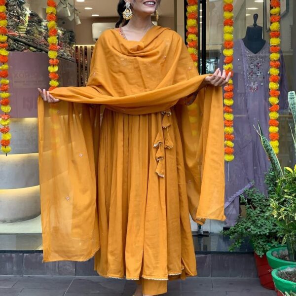 Enjoy your festival with our Very Beautiful 3ps Set Angraka kurti pant and dupatta.